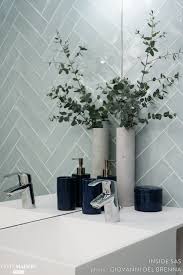 Un Sous Sol De 23 M2 Totalement Rehabilite Inside Sas Cote Maison Carrelage Pose Chevr Salle De Bain Minimaliste Idee Salle De Bain Carrelage Salle De Bain