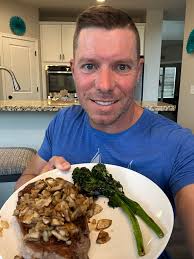 👉 How do you like your steak cooked? 👉 What's your favorite cut?  Tonight's was a ribeye