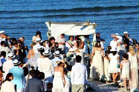 Vedi la nostra matrimonio in spiaggia selezione dei migliori articoli speciali o personalizzati, fatti a mano dai nostri articoli magici e interessanti che non puoi trovare altrove. Il Primo Matrimonio In Spiaggia A Grottammare Picture Of Bistrot Kursaal Grottammare Tripadvisor