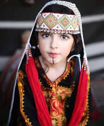 What Are Some Of The Characteristics Of Saudi Arabia S Traditional Clothing Quora Traditional Bedouin Saudi Arabia Culture Traditional Dresses Arab Girls