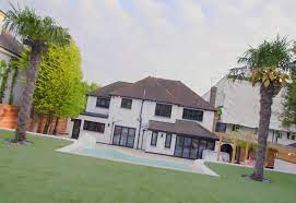 Select from premium joey essex of the highest quality. Inside Joey Essex S Jaw Dropping Mansion With Beach Bar And Hot Tub As He Shows Off His Lad Pad On Mtv Cribs