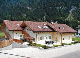 Confronta 285 alloggi disponibili, trovati su 16 siti. Appartamenti Per Vacanze Le Rose Aparthotel In Pozza Di Fassa