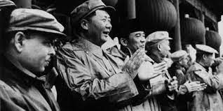 Les politiques agricoles du grand bond en avant et la famine associée se sont poursuivies jusqu'en janvier 1961, date à laquelle, au neuvième plénum du 8e comité central du parti communiste chinois , la restauration de la production agricole par un renversement des politiques du grand bond a été. Le Grand Bond En Avant Chine 1958