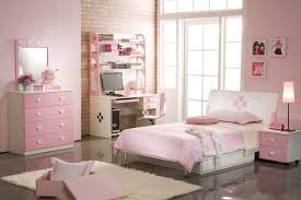 Papier Peint Imitation Brique Dans La Chambre A Coucher Pink Bedroom Design Bedroom Design Inspiration Girly Bedroom