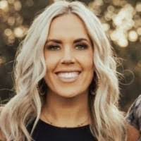 Amanda Quigley's Instagram, Twitter & Facebook