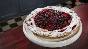 Marijkes Erster Kuchen Ist Ein Hollandisches Hefegeback Mit Vanillecreme Und Beerenfullung Die Niederlandische Le Rezepte Lebensmittel Essen Kochen Und Backen