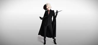 This 1970s romp explains how the. Cruella Featurette Hey At Least Emma Stone Looks Like She S Having Fun Here Film