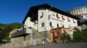 This mountain hut is located near the top of the komperdell cable car on a sunny plateau above serfaus. 14 Bis 17 08 16 Kolner Haus Alpenverein Munchen Oberland