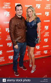 That hasn't stopped him from tackling political issues in the past and it hasn't stopped others from using his. Jim Jefferies And Kate Luyben Stockfotos Und Bilder Kaufen Alamy