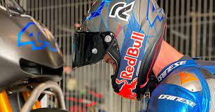 Lo spagnolo corre al mugello utilizzando una livrea speciale per il proprio casco. Pol Espargaro Debuta Con Honda Y Lo Hace Con Dos Maquinas Distintas