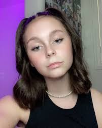 Scarlett Smith's Instagram, Twitter & Facebook