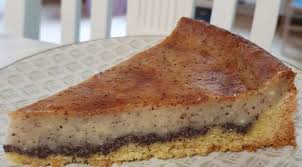 Schmand, vanille und mohn, die mit zwetschgen abgedeckt wird. Veganer Mohn Schmandkuchen Vegan Und Munter