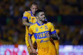 De mexicaanse verdediger, die deel uitmaakt van de selectie voor het wk, maakt de overstap van zijn huidige club tigres de la uanl. Liga Mx 2021 Guard1anes Match Recap Tigres Prevail 2 1 Over Monterrey In Exciting But Violent Clasico Regio Fmf State Of Mind