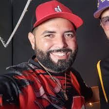 Efrain Valentin's Instagram, Twitter & Facebook