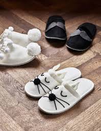 Drei Paar Individuell Gestaltete Njuta Pantoffeln Auf Dem Fussboden Weihnachtsgeschenke Selber Machen Lustige Geburtstagsgeschenke Weihnachtsgeschenke Ideen