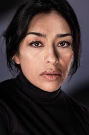 Adriana Paz: Voz y trayectoria en la Academia