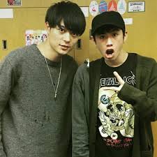 takaは兄さんとタワレコ行ったんだな どんなに売れても発売日に来店する2人が素敵だわ ラジオも聴くの楽しみ oneokrock taka toru 仕事帰り 頭の中では常にambitions 聴けば聴くほ one ok rock one punch man girlfriends