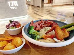 Jun 16, 2021 · 為提供更多元的用餐選擇，義享時尚廣場首波上線foodpanda美食平台的品牌家數一口氣突破50家，各式餐點除皆與店內價一致無溢價外，6月30日前更. ç¾©äº«æ™‚å°šå»£å ´ ç¶²å‹è©•åƒ¹ èœå–® è¨‚ä½é›»è©±åŠåœ°å€ æ„›é£Ÿè¨˜