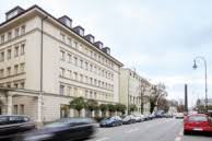 Dusseldorf lampe bank wachst und zieht um. Munchen Bankhaus Lampe