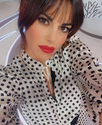 Bianca guaccero ha optato per un taglio medio e questo è ideale per rinfrescare nel migliore dei modi il . Bianca Guaccero Il Look In Anteprima E Incantevole Con La Frangia