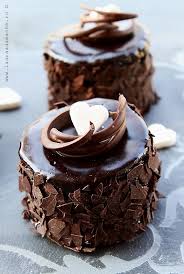 Mini Torturi De Ciocolata Retete Culinare Laura Adamache Mini Chocolate Cake Cupcake Cakes Desserts