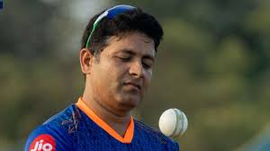 Mumbai Indians spinner Piyush Chawla's father passes away due to COVID-19  complications