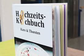 Macht man das nicht und man verschreibt sich, dann kann es sein, dass die pflanze kaputt geht, wenn man sie ablöst und auf eine neue seite kleben möchte. Hochzeitskochbuch Ein Kreatives Hochzeitsgeschenk