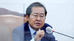 윤석열, 부인·처가 의혹에 진영 따라 8~9년 공격당해 상반기 주가 상승률 최고 이재명·윤석열 테마주였지만… 유로 2020발 감염 비상…런던 원정팬 약 2000명 확진 비 쏟아지자…수백구 시신 떠오른 인도 갠지스강 비극 Gsnzvaxreyknvm