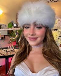 never thought I'd say this but I miss LA, & I miss my bird 🦜Also, my first  remix ever is out now 🫡 let me know what you think! 🖤