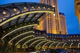 Valet Entrance To Paris Hotel Las Vegas Vegas Hotel Paris Hotels Las Vegas