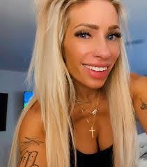 Michelle Nicklin's Instagram, Twitter & Facebook