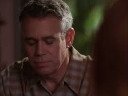 I loved this moment between Sam and Paige I only wish Patty was here as  well for this. Also props to the casting department because they really  look like father and daughter