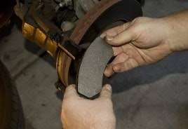 Wo die bremsbeläge gewechselt werden müssen. Bremsbelage Wechseln Zum Festpreis Kosten Vergleichen