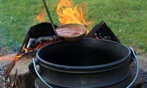 Pizzasuppe Aus Dem Potjie In 2020 Pizzasuppe Grillen Rezepte Geraucherte Rinderbrust