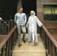 Menampilkan gandingan fattah amin dan neelofa sebagai teraju utama. Suri Hati Mr Pilot Icin 57 Fikir Cift Casual Hijab Outfit Film