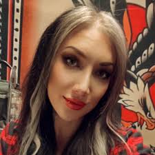 Lana Bray's Instagram, Twitter & Facebook