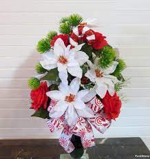 On november 12, 2004, despite a vigorous defense from his high profile defense attorney, mark geragos, scott peterson was convicted on both charges and a month later, sentenced to death. Christmas Cemetery Vase Christmas Cemetery Flowers Christmas Grave Flowers Poinsettias By Silk Christmas Floral Arrangements Cemetery Flowers Cemetery Vases