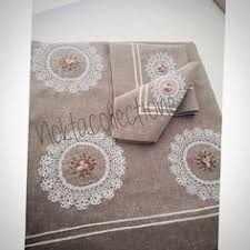 Bu Gun Servis Onerilerimizle Sizlerleyiz El Nakisi Masa Ortusu Ve Pecete Leri Sunum Servismasasi Ceyiz Homdesign Istabul Rokoko أورت Goruntuler Ile Dikis Teknikleri Masa