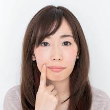 面長顔さん必見 表情筋を鍛えて小顔に 10日間でこんなに変わりました 美的 com 表情筋 顔ヨガ 顔