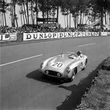 Pierre Levegh Driving His Mercedes Benz 300 Slr At Le Mans Before The Fatal Crash In 1955 Le Mans Mercedes Benz 300 24 Hours Le Mans