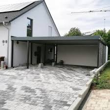 Grosscarport Mit Gerateraum Uber Die Gesamte Breite Mit Viel Platz Und Super In Die Lucke Zwischen Haus Un In 2020 Eingang Uberdachung Mulltonnenbox Eingangsuberdachung