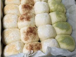 Banyak pilihan jajanan tradisional di sini seperti pisang rebus, singkong rebus, nagasari, kue lumpur dan lainnya. Resep Kuno Hingga Variasi Gaya Jepang Kini Digemari Banyak Orang