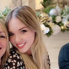 Kitty Barr's Instagram, Twitter & Facebook