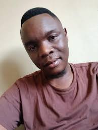 Now I got the giggles 🤣🤣 I thought she was wearing a black dress and had  her hands