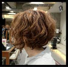 クセ毛風パーマ ショートのウェーブスタイル ショート パーマ ルーズショートヘア ショートのヘアスタイル