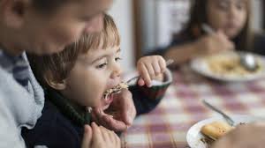 Costau byw: 'Costau'n cynyddu ond incwm yn ddisymud'