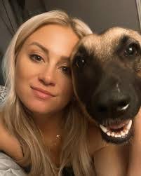 Vanessa Farris's Instagram, Twitter & Facebook