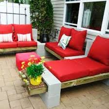 Patio Furniture Made From Cinder Blocks And Pallets Diy Deck Furniture Diy Patio Cinder Block Furniture