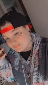 Hello I'm a transgender man in the area of Bristol CT and I'm interested in  making friends that are also part of the lgbt community. Anyone whattohe  friends ?!