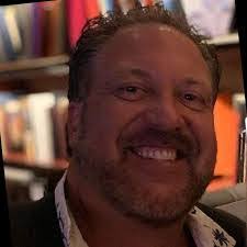 Eric Dillow's Instagram, Twitter & Facebook